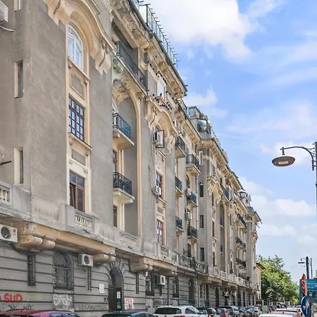 Charm By Victoriei *