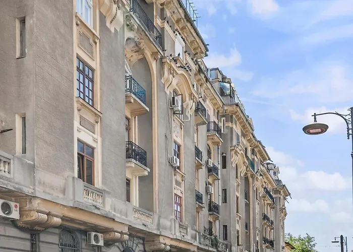 Charm By Victoriei *